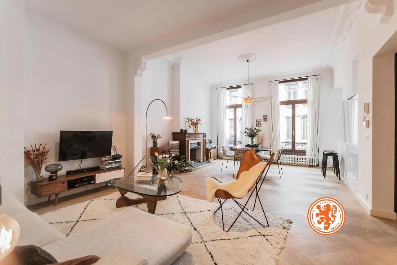 Traditional Chic, High Ceilings\' Apt Aircos And Garage location